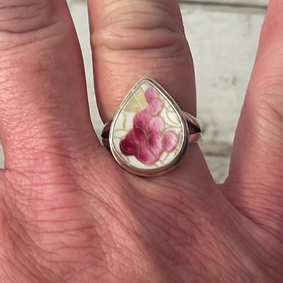 Silver Pink and White Floral Ceramic Ring. - Picture 3 of 3